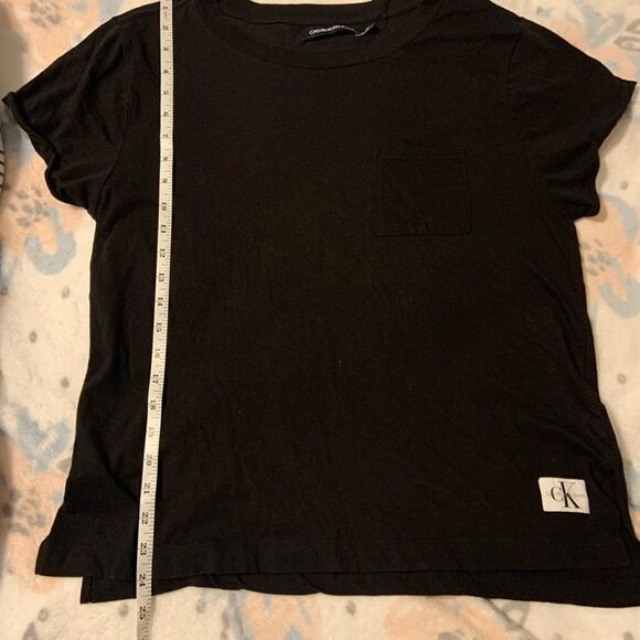 COPY - NWT Calvin Klein Jeans pocket tee rolled sleeves slit on bottom sides - Picture 8 of 11